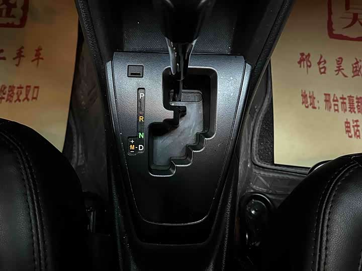 Фото 9 - Toyota Yaris L Hatchback