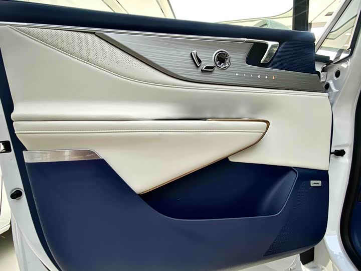 Фото 5 - Buick GL8 ES