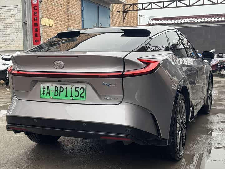 Фото 4 - Toyota bZ5