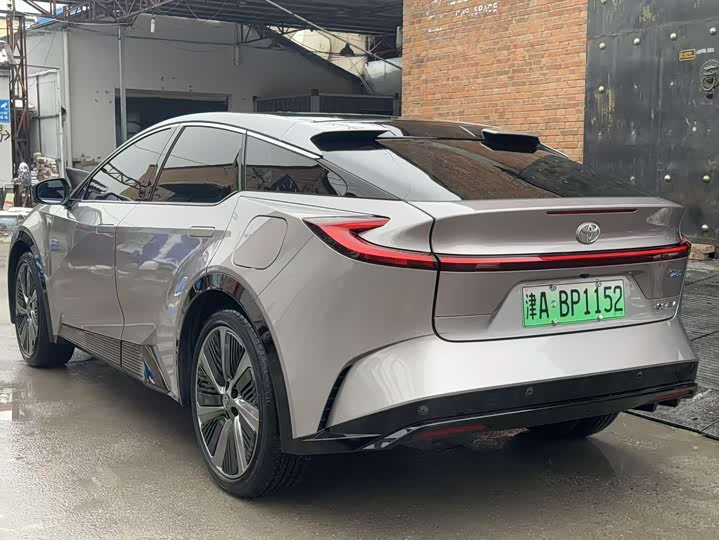 Фото 6 - Toyota bZ5