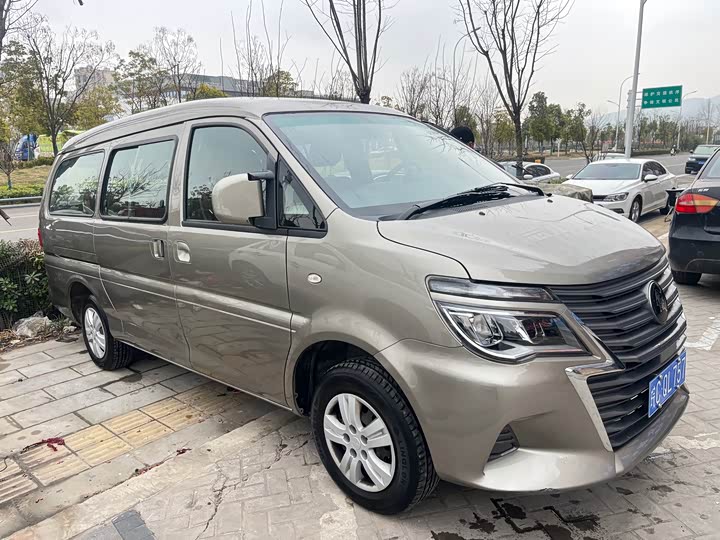 Фото 2 - Dongfeng Forthing Lingzhi M5