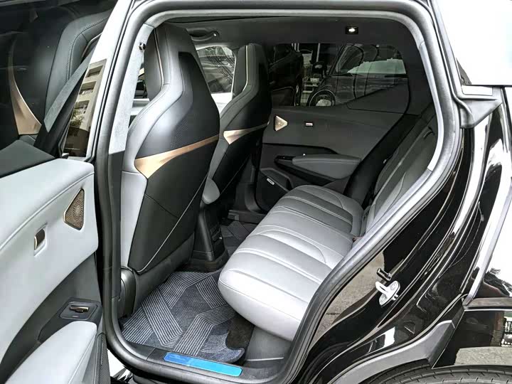 Фото 3 - Zeekr X