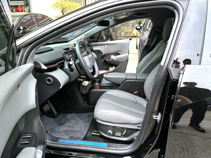 Фото 4 - Zeekr X