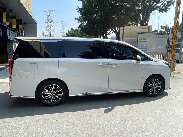 Фото 4 - GAC Trumpchi M8