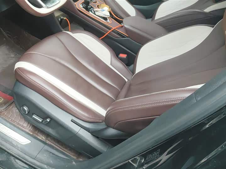 Фото 9 - Geely Monjaro