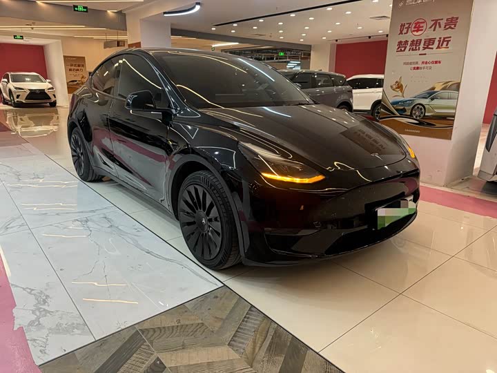 Фото 3 - Tesla Model Y