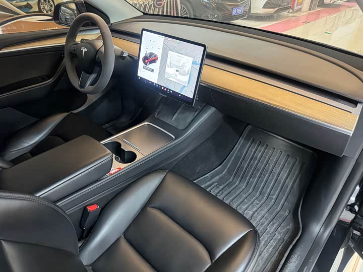 Фото 8 - Tesla Model Y