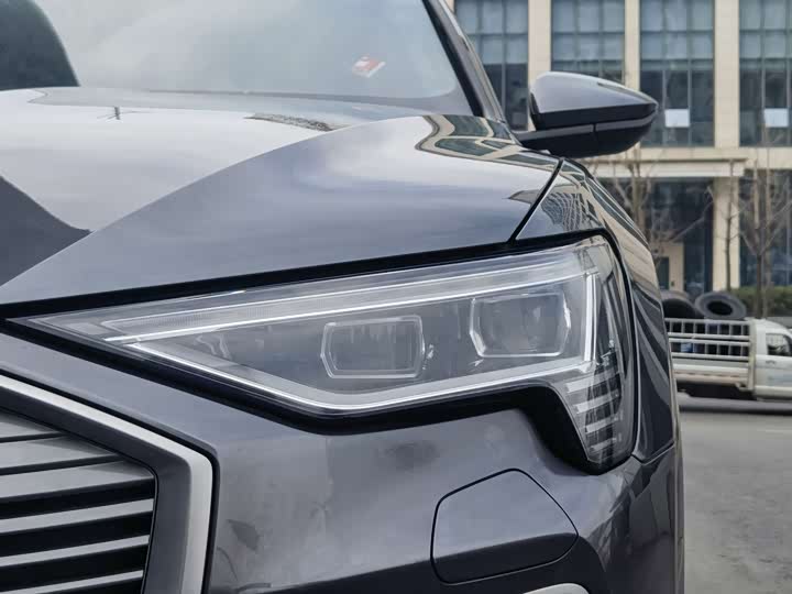 Фото 9 - Audi e-tron
