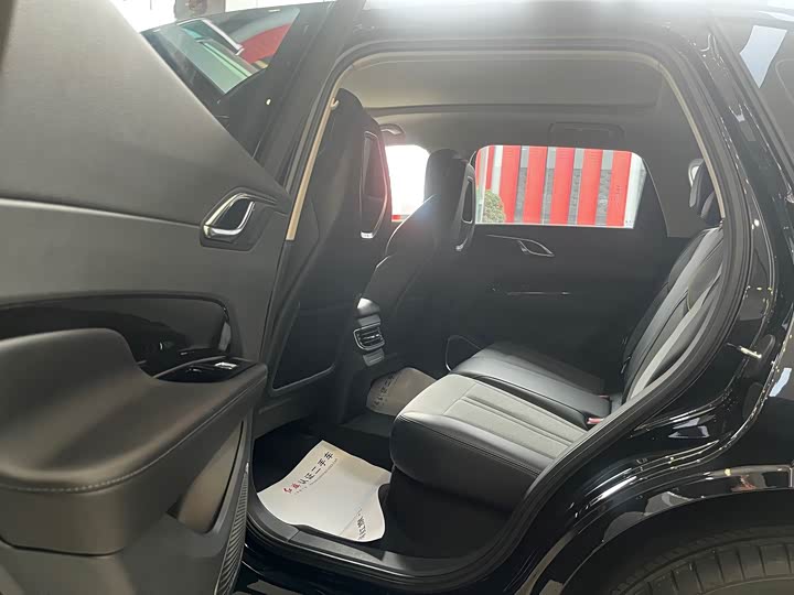 Фото 7 - Hongqi HS3