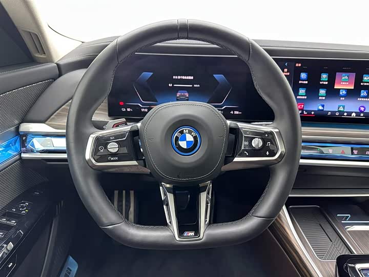 Фото 9 - BMW i7