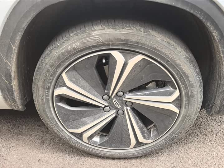 Фото 6 - Geely Monjaro