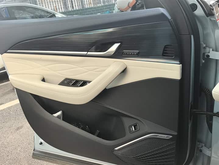 Фото 7 - Geely Monjaro