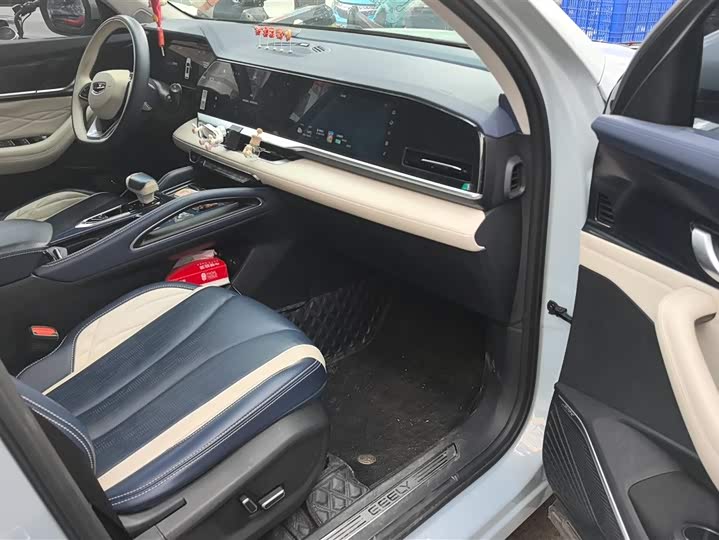 Фото 8 - Geely Monjaro