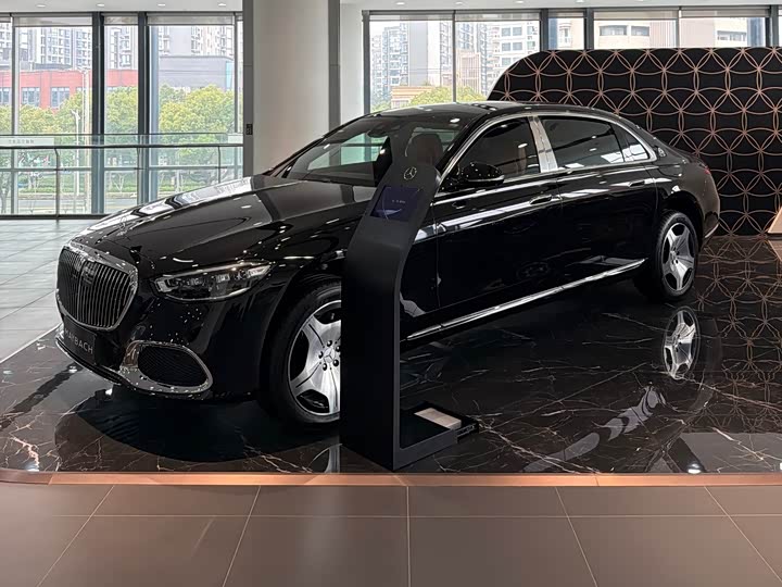 Фото 2 - Mercedes-Benz Maybach S-Class