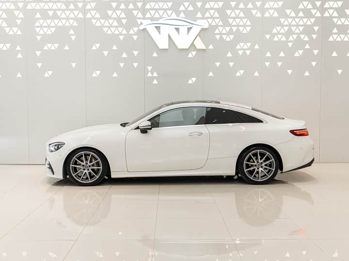 Фото 3 - Mercedes-Benz E-Class