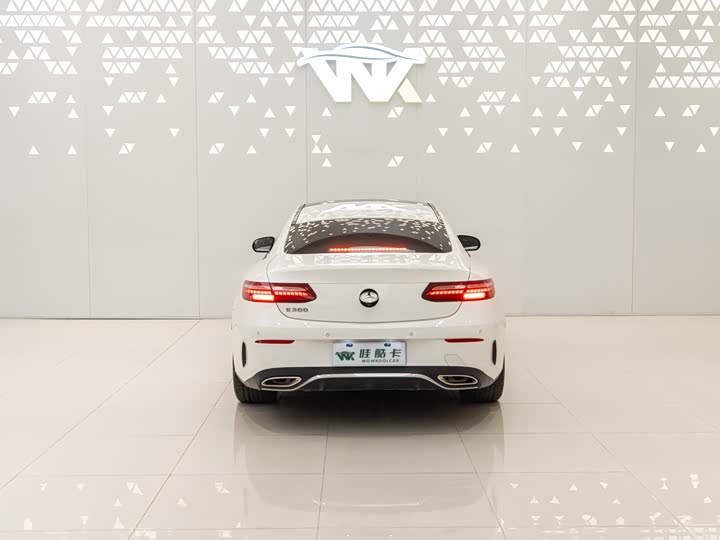 Фото 4 - Mercedes-Benz E-Class