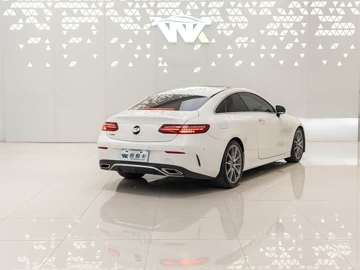 Фото 5 - Mercedes-Benz E-Class