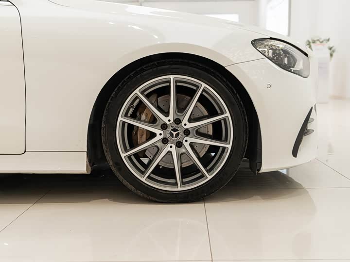 Фото 6 - Mercedes-Benz E-Class