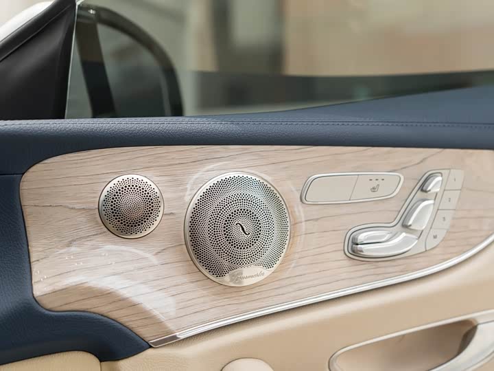 Фото 9 - Mercedes-Benz E-Class