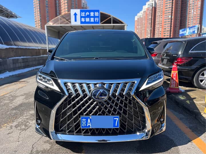 Фото 2 - Lexus LM