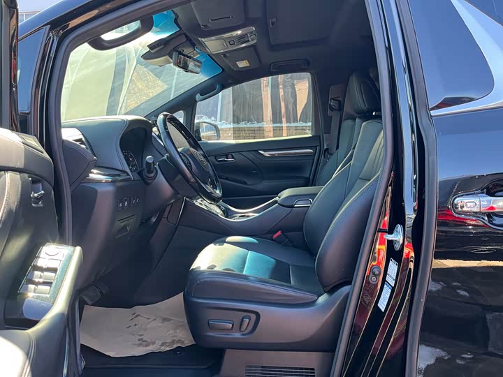 Фото 7 - Lexus LM