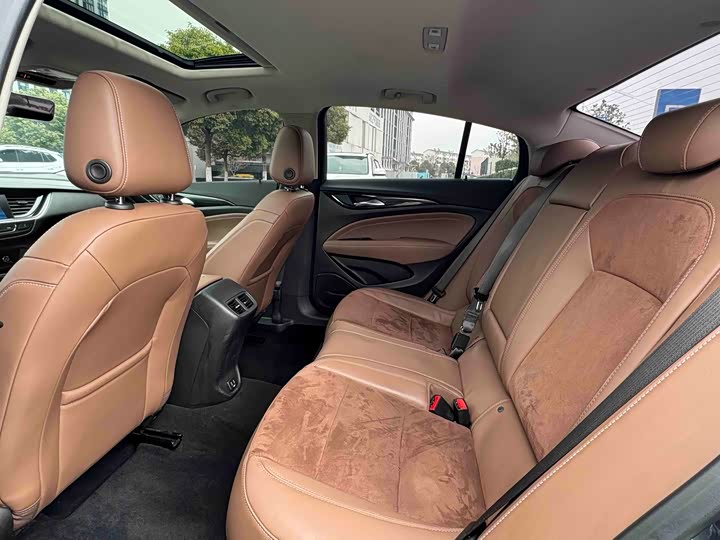 Фото 8 - Buick Regal