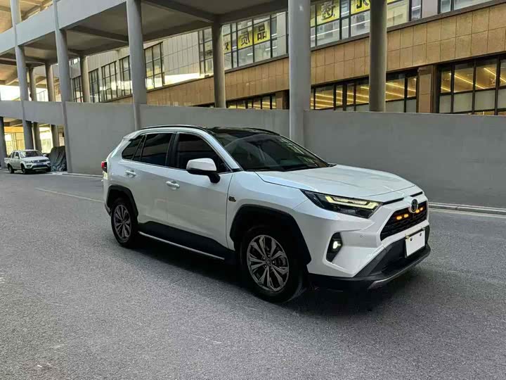 Фото 2 - Toyota RAV4