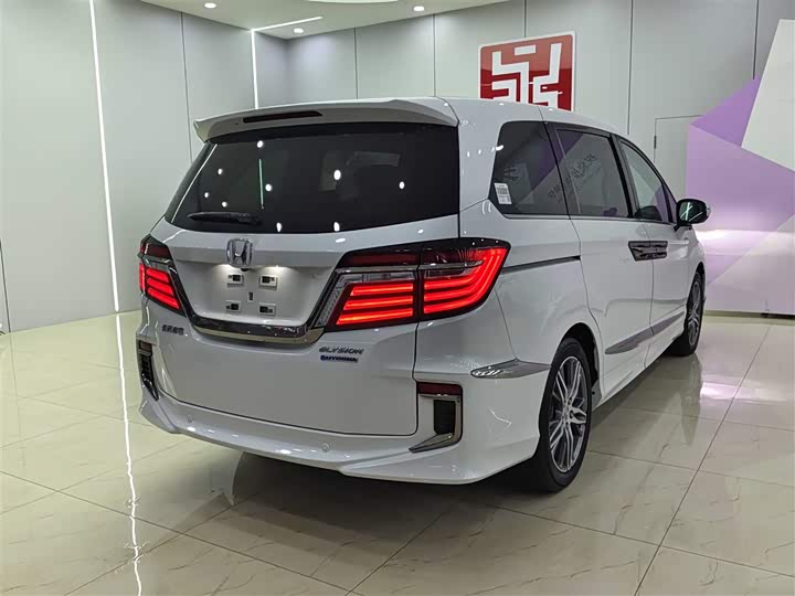 Фото 4 - Honda Elysion