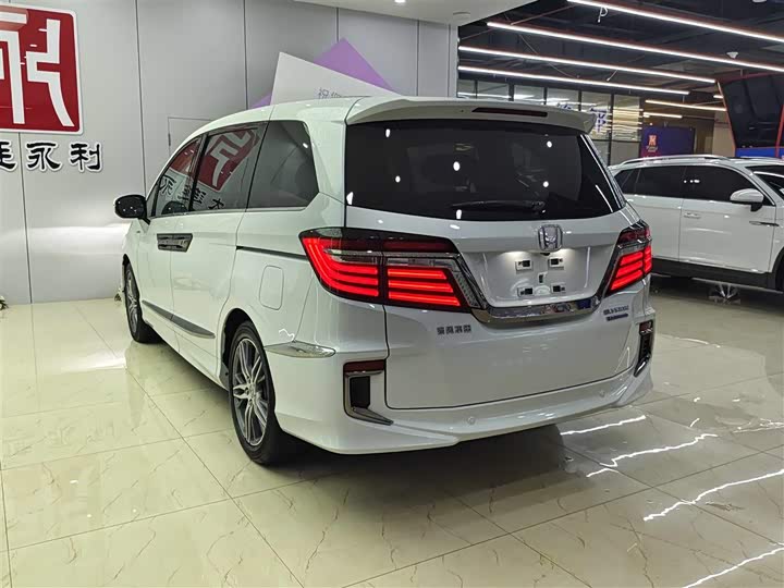 Фото 6 - Honda Elysion