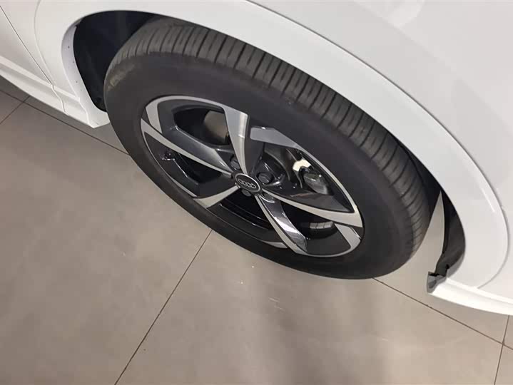 Фото 6 - Audi Q3