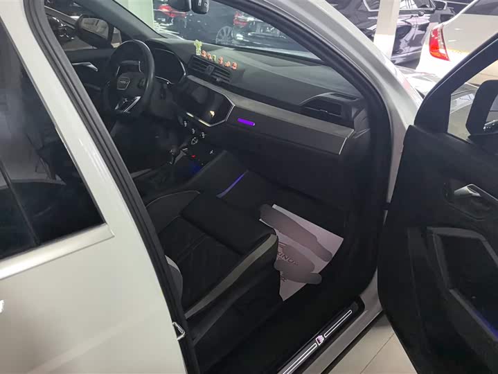 Фото 8 - Audi Q3