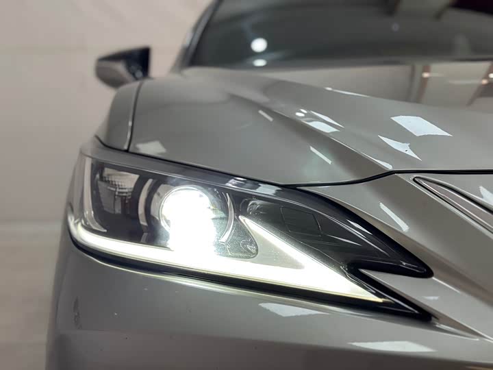 Фото 4 - Lexus ES