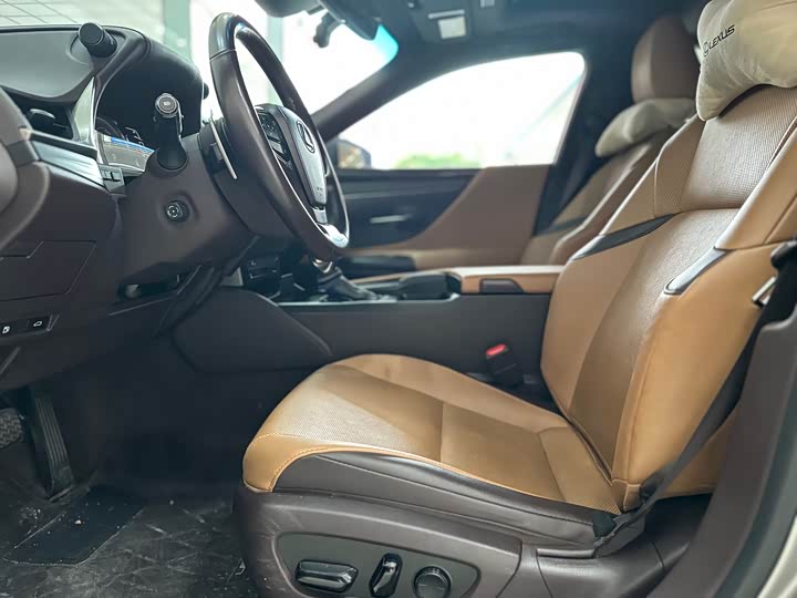 Фото 6 - Lexus ES