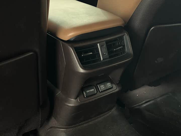 Фото 8 - Lexus ES