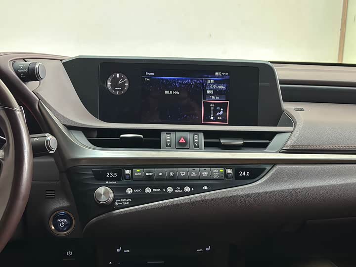 Фото 9 - Lexus ES