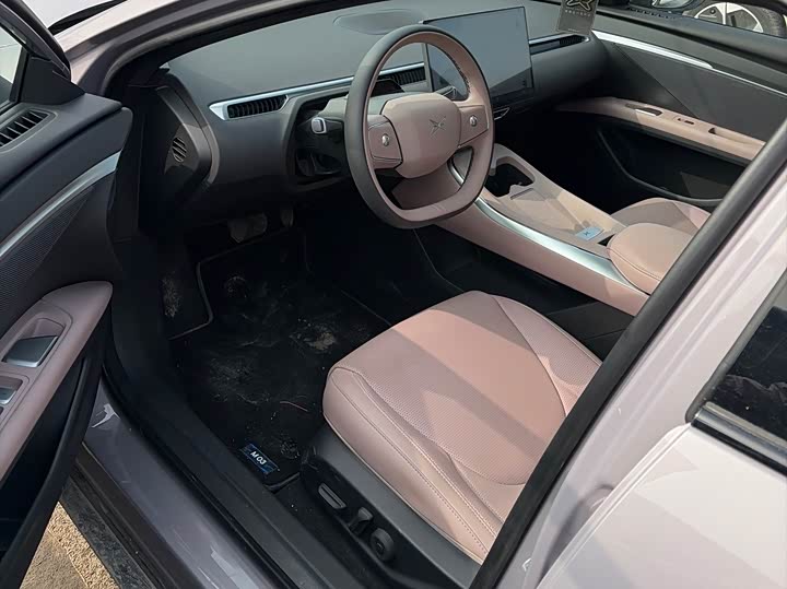 Фото 9 - XPeng Mona M03