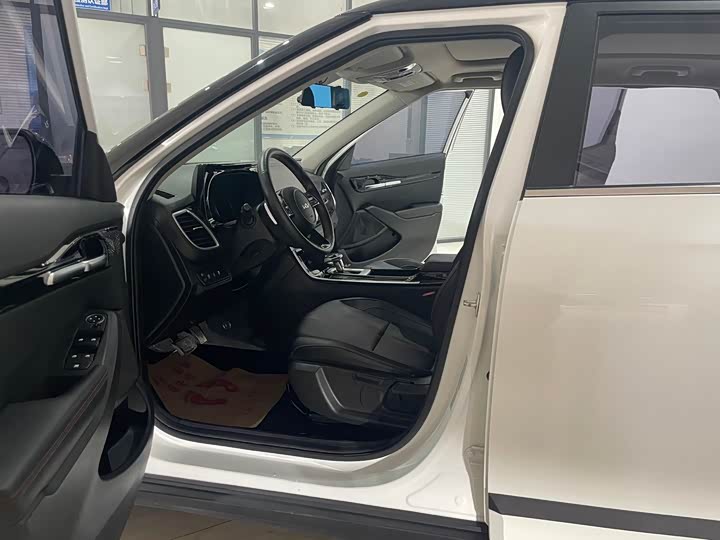 Фото 8 - Kia KX3