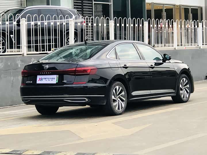 Фото 6 - Volkswagen Passat Hybrid