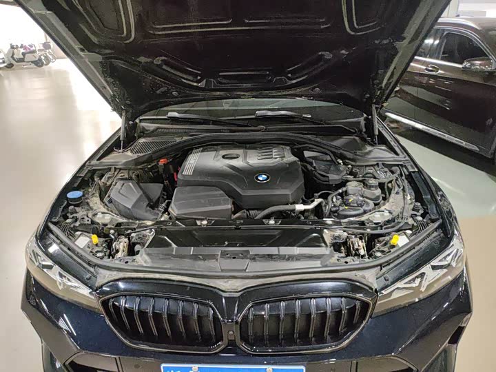 Photo 2 - BMW 3 Series