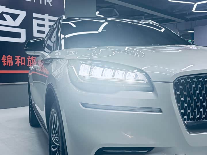 Фото 6 - Lincoln Aviator