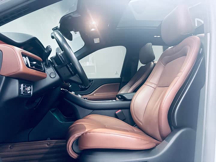 Фото 8 - Lincoln Aviator