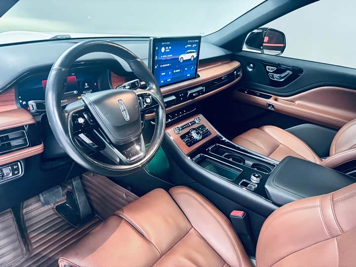 Фото 9 - Lincoln Aviator