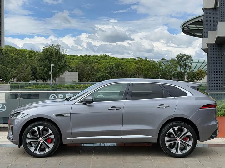Photo 3 - Jaguar F-Pace