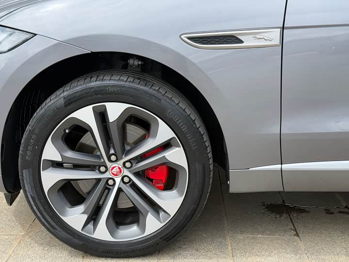 Photo 4 - Jaguar F-Pace