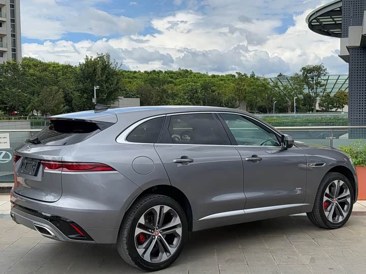 Photo 5 - Jaguar F-Pace
