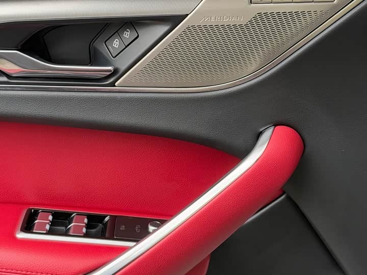 Photo 7 - Jaguar F-Pace