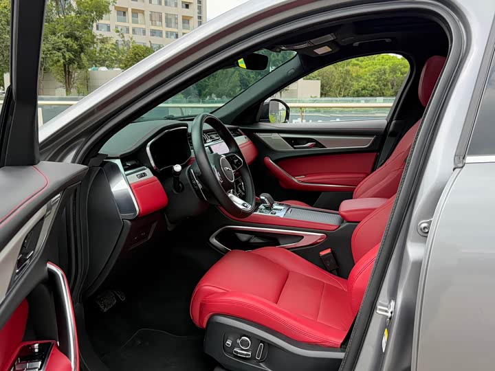 Photo 8 - Jaguar F-Pace