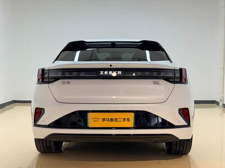 Photo 5 - Zeekr 001