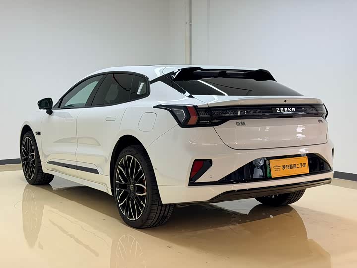 Photo 6 - Zeekr 001