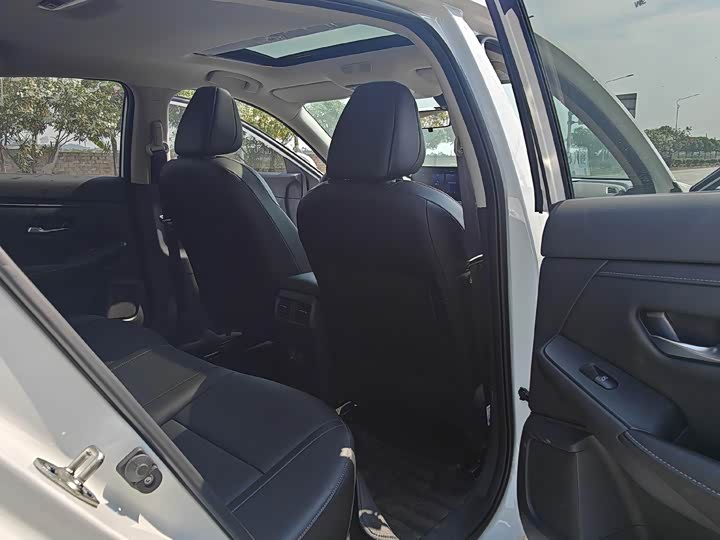 Photo 3 - Nissan Sylphy